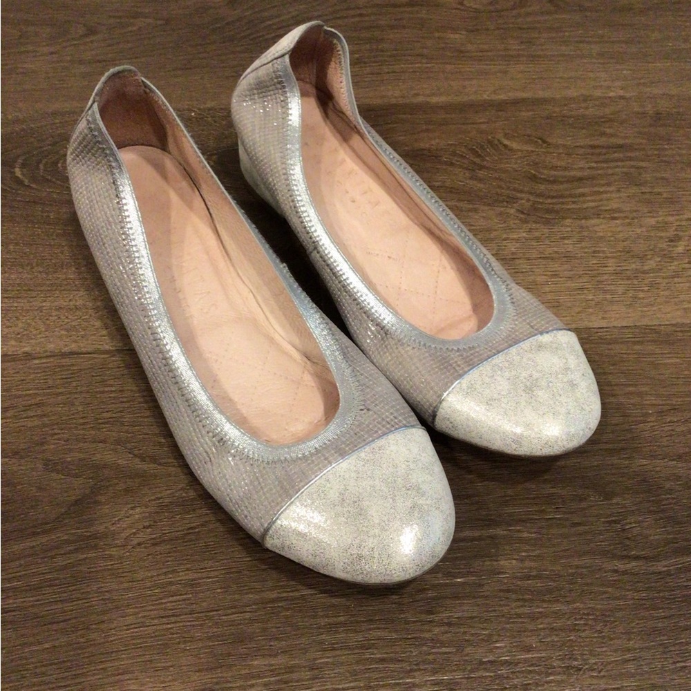 Hispanitas Silver/Gray Short Heel Flats